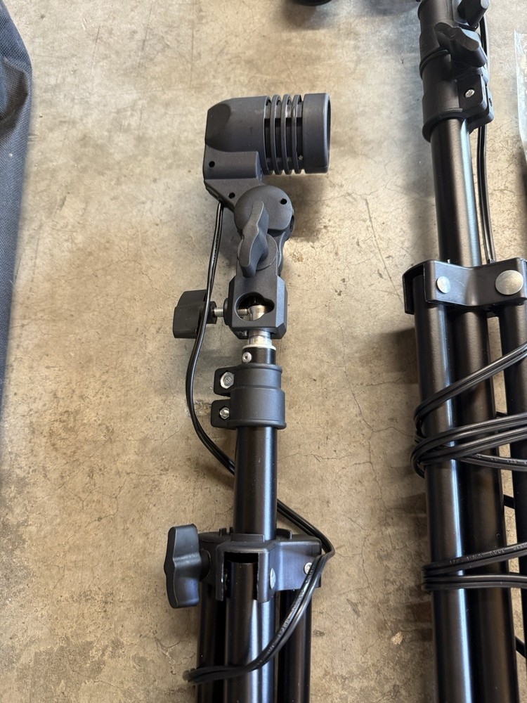 Limo Studio Continuous Lighting Kit Portable Umbrellas Light Stands AC-Powered