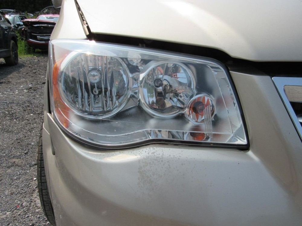 TOWN COUN 2015 Glove Box 1051346