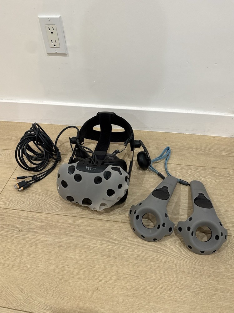 HTC Vive VR Headset Kit System Virtual Reality Remotes + More