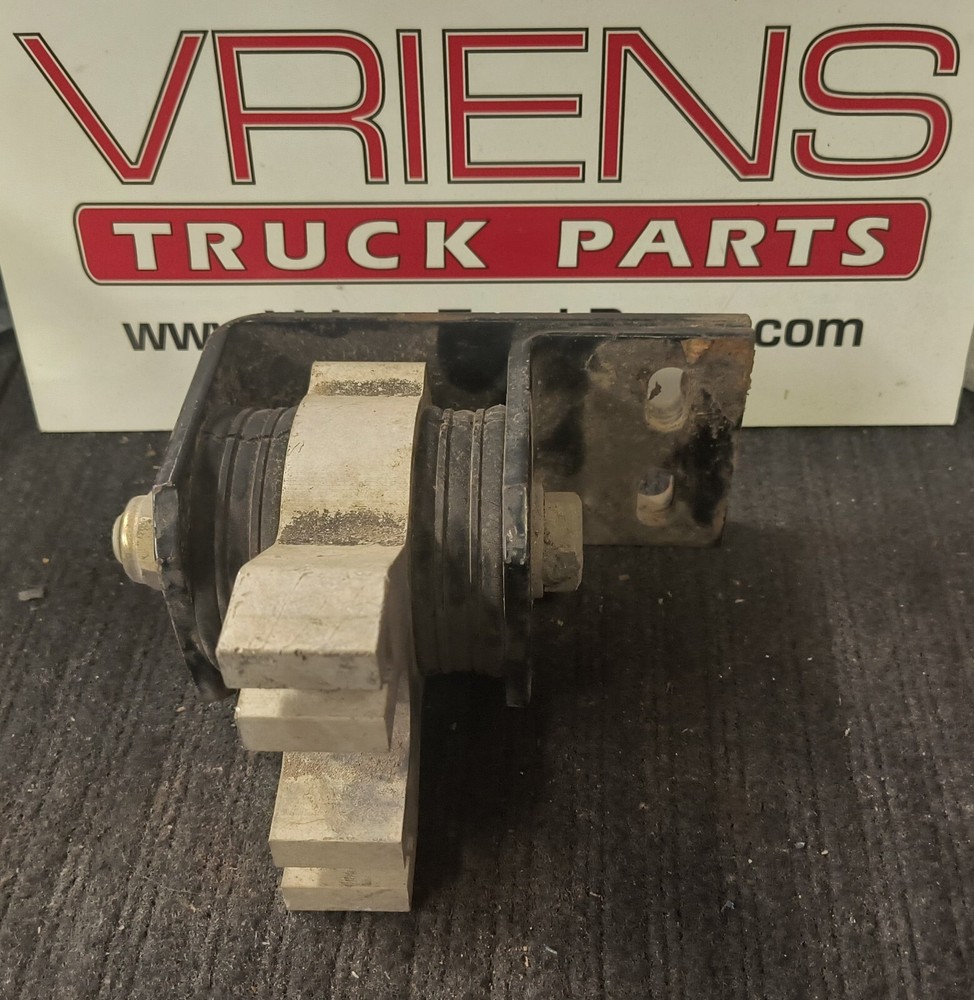 KENWORTH T2000 27213-3 ISOLATOR-HOOD HINGE