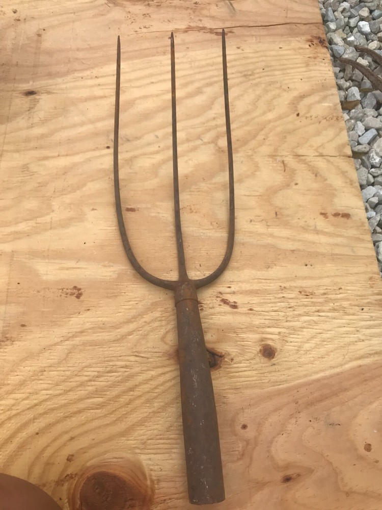 Fork Rake Head 3 Thines Rusty Rustic no handle Original Vintage Primitive Metal
