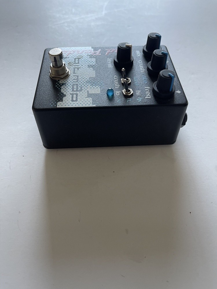 Red Panda Bitmap V1 Bitcrusher Bit Map Modulation Guitar / Bass Effect Pedal