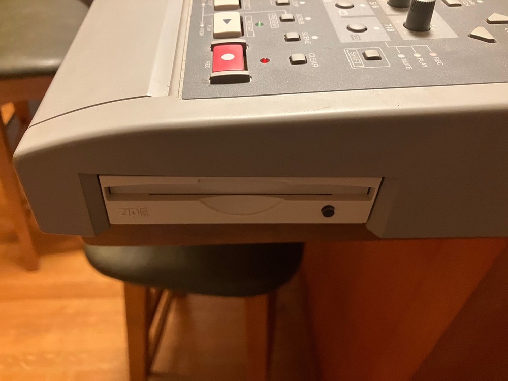 Roland VS-840EX Digital Studio Workstation