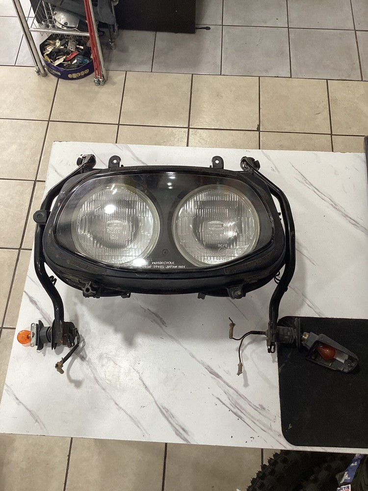 1992 Suzuki GSX-R750- Light