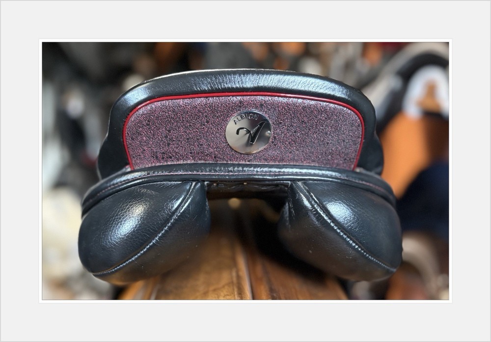 Albion K3 Jump Saddle. 17” W