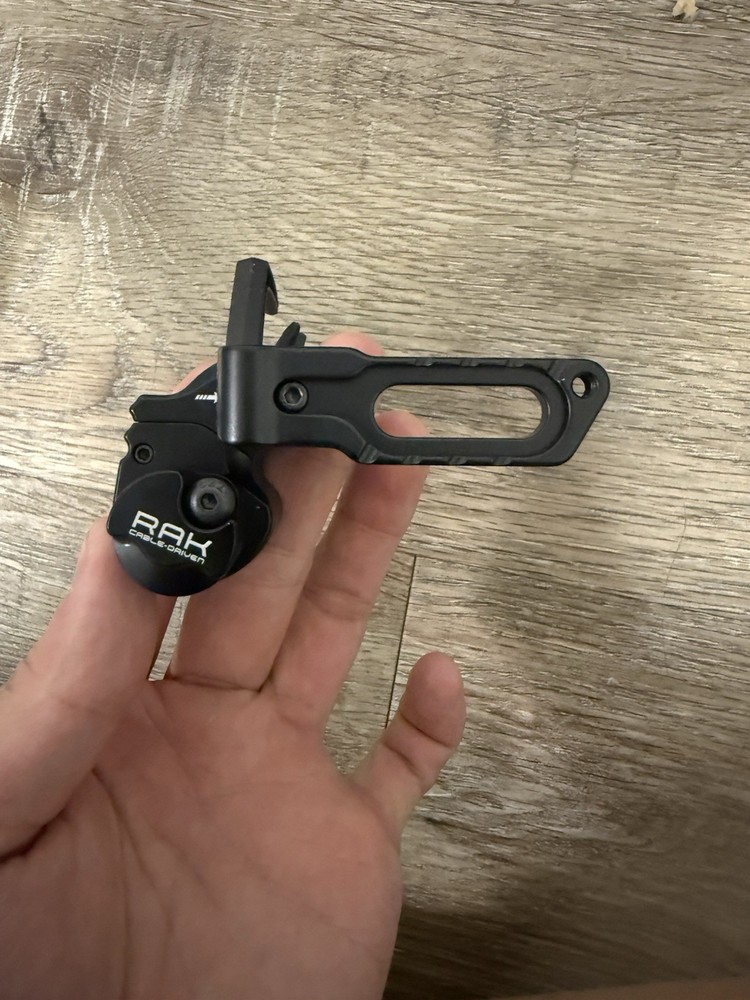 Compound bow kit - sight, arrow rest, stabs, sling, QD