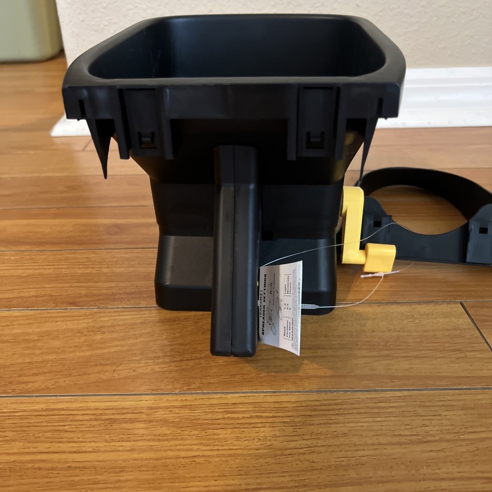 Expert Gardener Handheld Spreader, Black