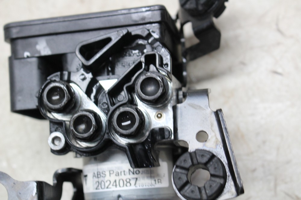 2025 TRIUMPH DAYTONA 660 ABS PUMP UNIT MODULE