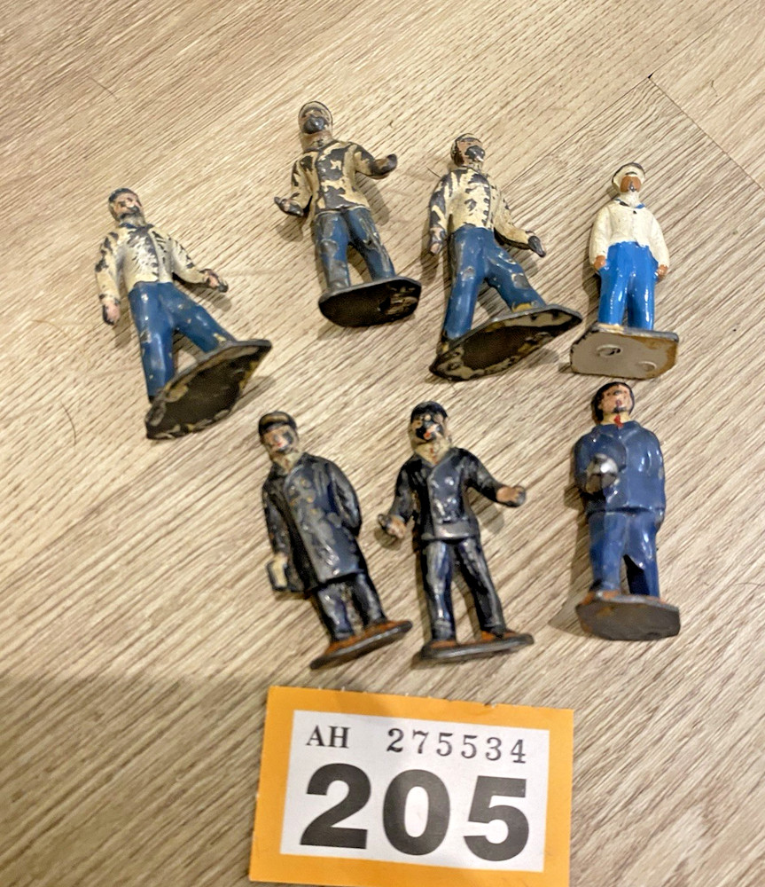7 X Vintage Collectable Lead Figures