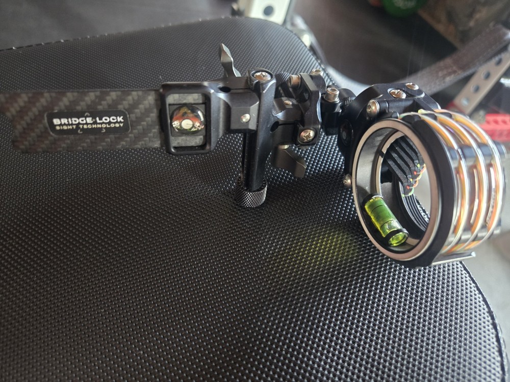 Left hand Mathews Bridge-Lock Fixed 5-Pin Sight