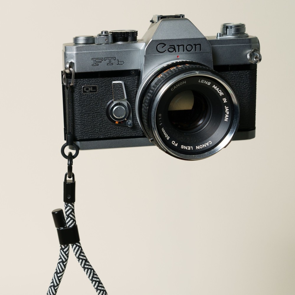 Camera Photo Wrist Strap White/Black Y-Pattern Adjustable Quick Release