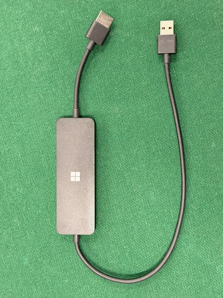Microsoft 4K Wireless Display Adapter Model 1942 UTH-00001