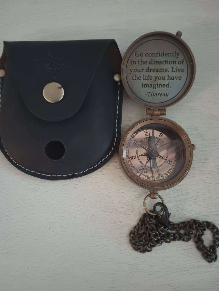 NEOVIVID Engraved Brass Compas With Leather Case