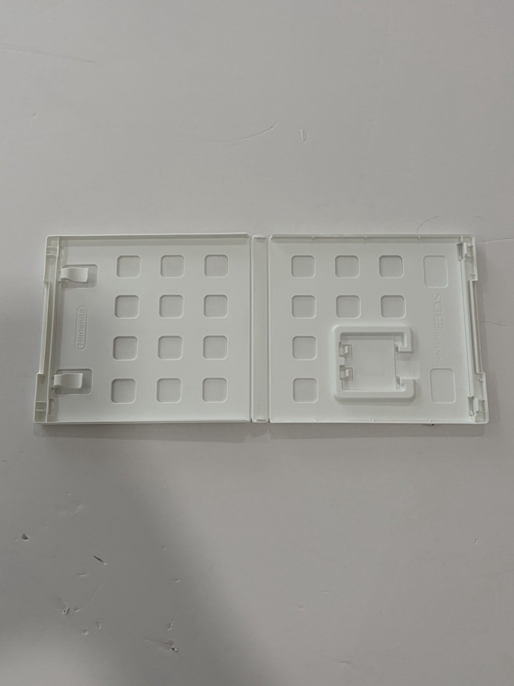 Batman 2 DC Super Heroes Nintendo 3DS CASE ONLY.