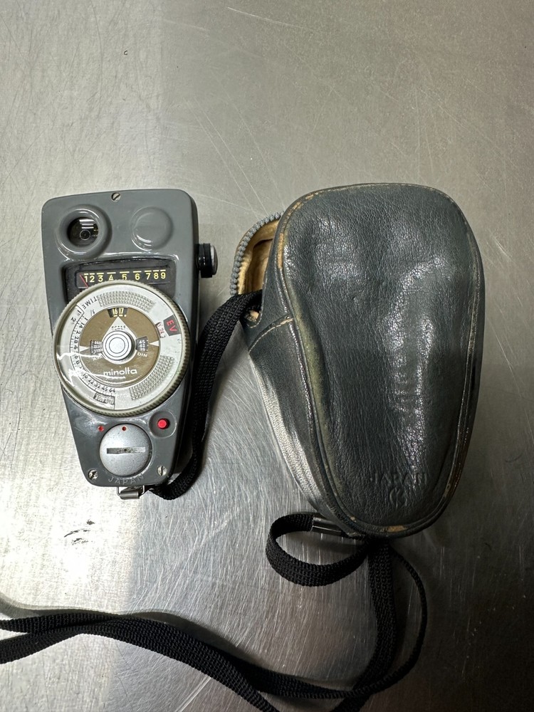 Vintage Minolta View Meter 9 Light Meter  and Case