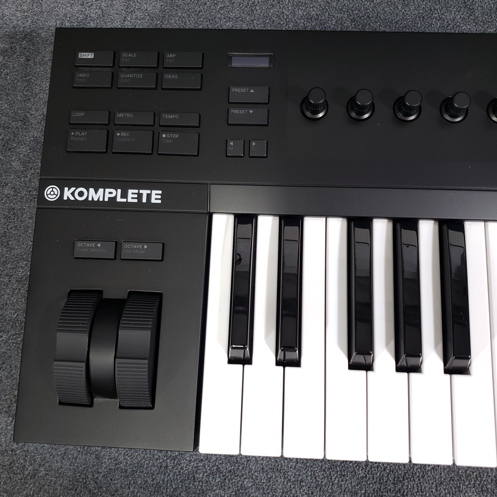 Native Instruments Komplete Kontrol A25 MIDI Keyboard Controller Semi-weighted