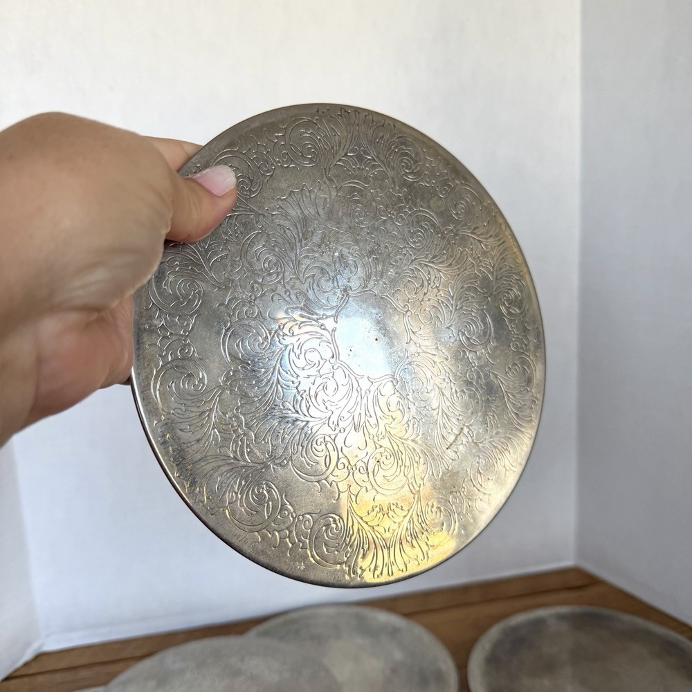 Vtg 70’s Silver Plate Scroll Design Engraved Round 5 Pc Trivet Set W/ Holder 7.5