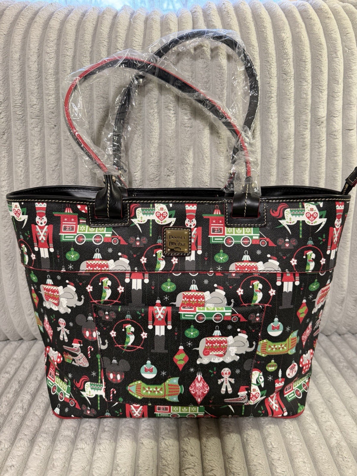 Dooney & Bourke Disney Holiday 2018 Mickey Minnie Large Zip Tote Bag Black