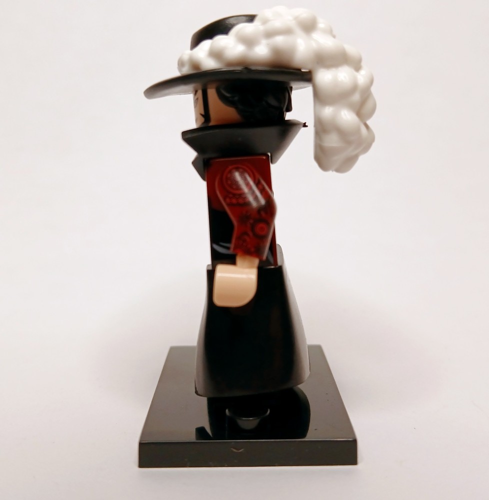 Dracule Mihawk Minifig - One Piece