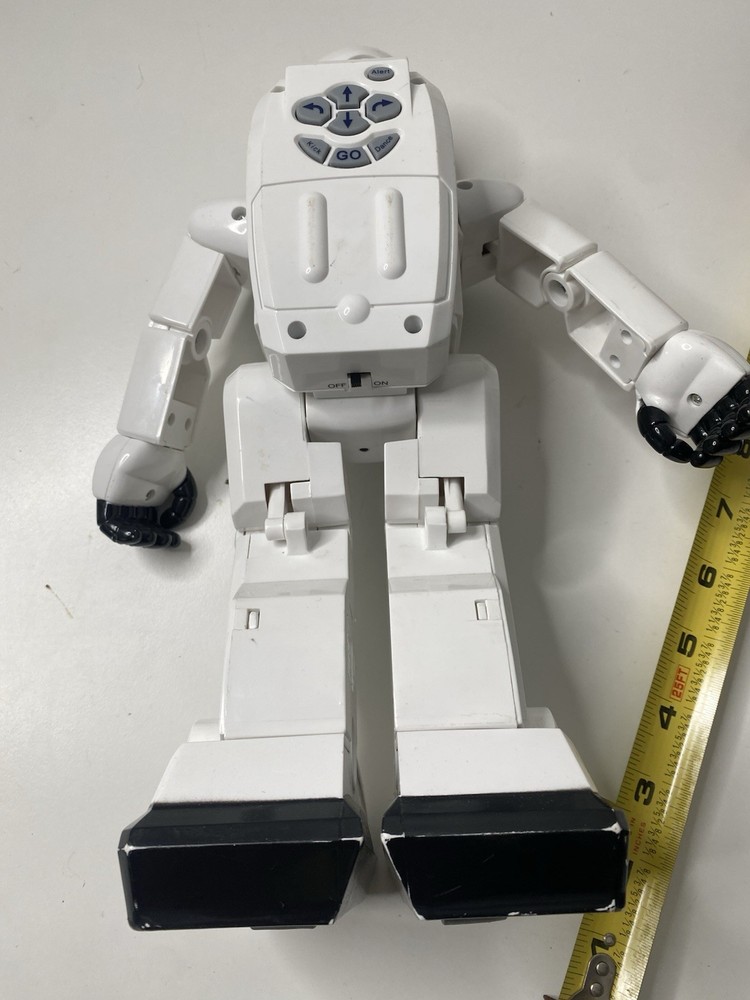 POWERS ON SILVERLIT 2002 ACTION GO PROGRAMMABLE WALKING ROBOT OBSTACLE SENSE