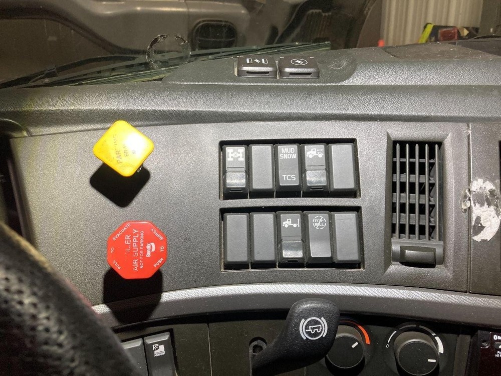 Volvo VNL SWITCH Dash Panel - Used