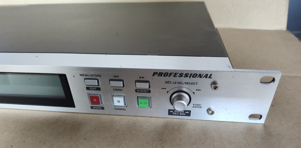 Marantz PMD570 Professional 2 Channel Solid State Audio Recorder Pre-owned