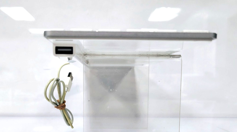 Apple A1243 Wired USB Keyboard *SEE DESCRIPTION*