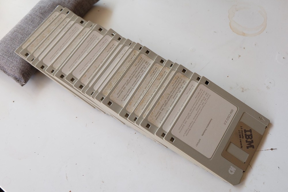 IBM OS/2 2.0 disk set (21 2.0 MB 3.5" floppy diskettes)