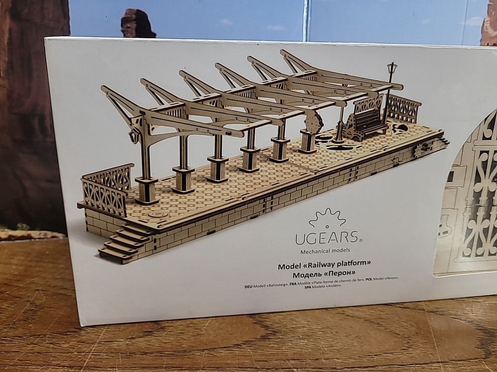 UGEARS Mechanical Models Railway Platform