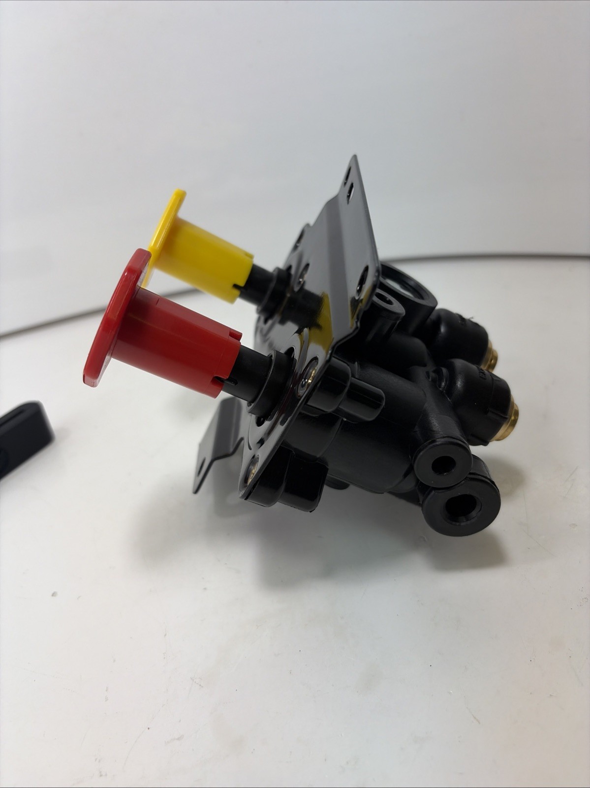 For Volvo VNL Dash Valve Dual Park Brake With 5 Ports 24340522 21315044 K035691