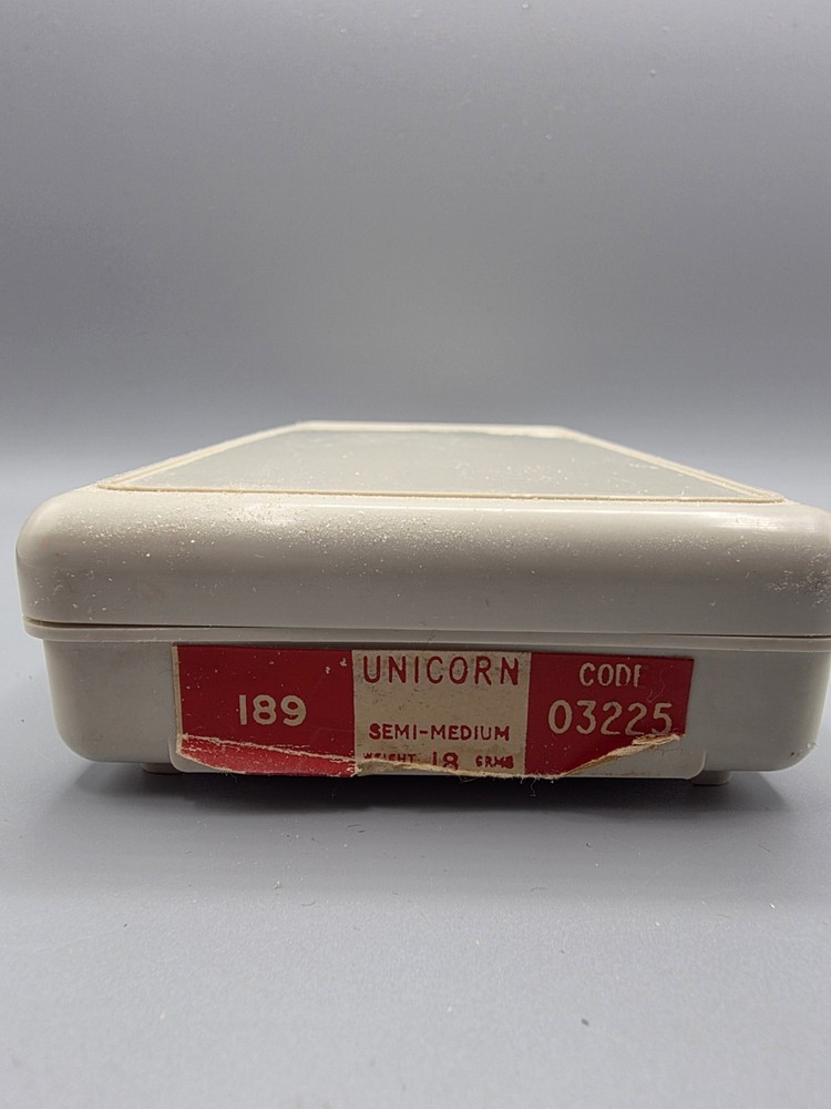 Vintage Unicorn Green/Black Feather Darts With Case- Code 03225
