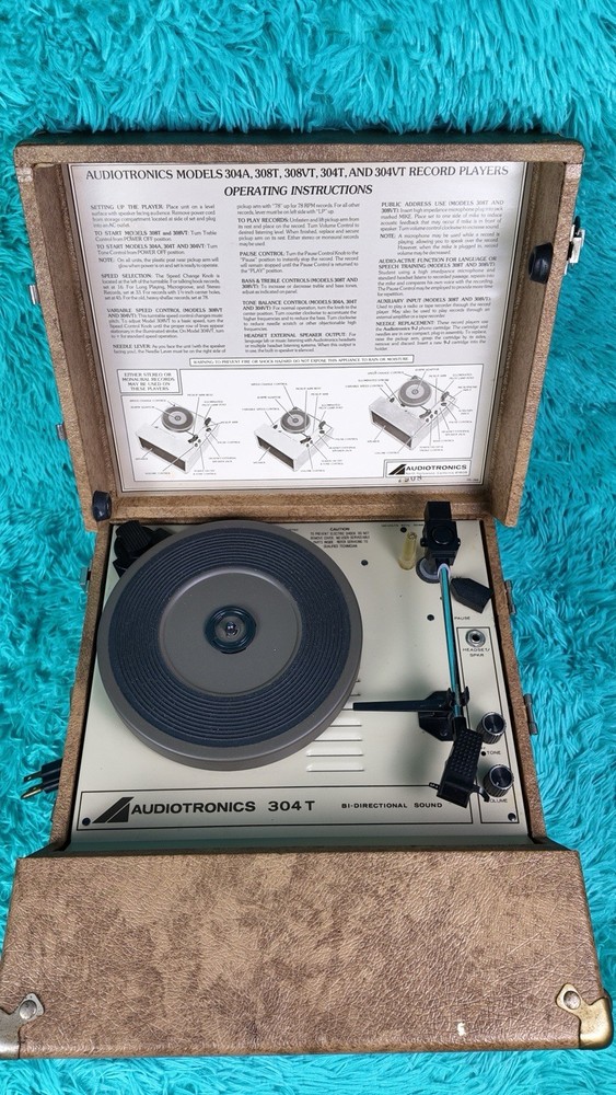 Pair of vintage Audiotronics record players (working)