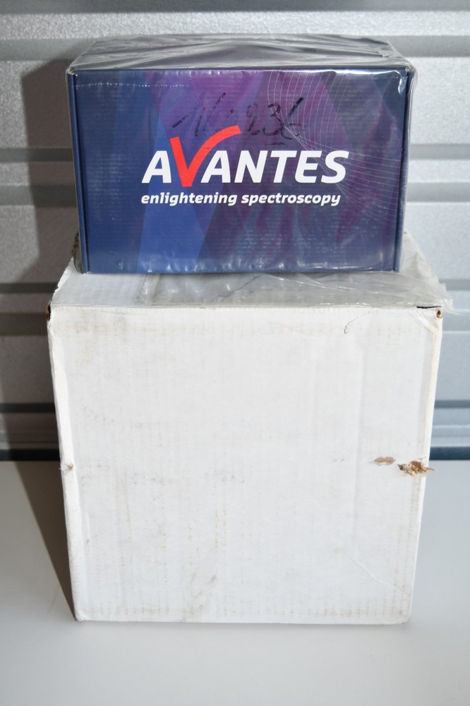 ^ Avantes AvaLight-HAL-S-Mini Halogen Light Source #X6710