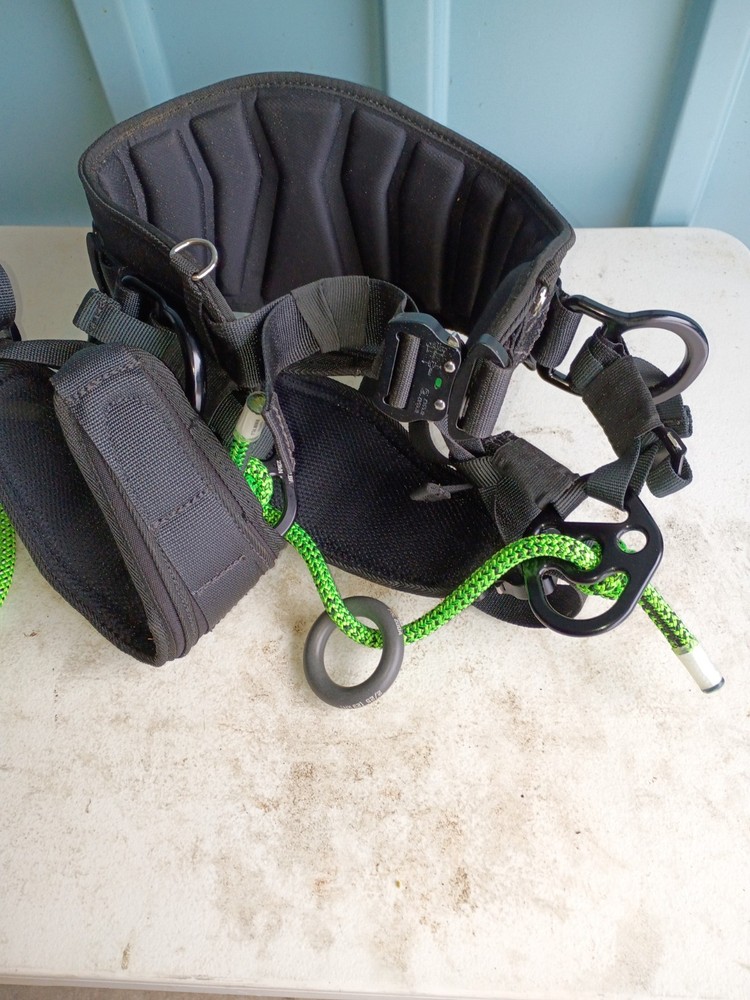 Sherrilltre EDGE ll Tree Climbing Saddle Med.