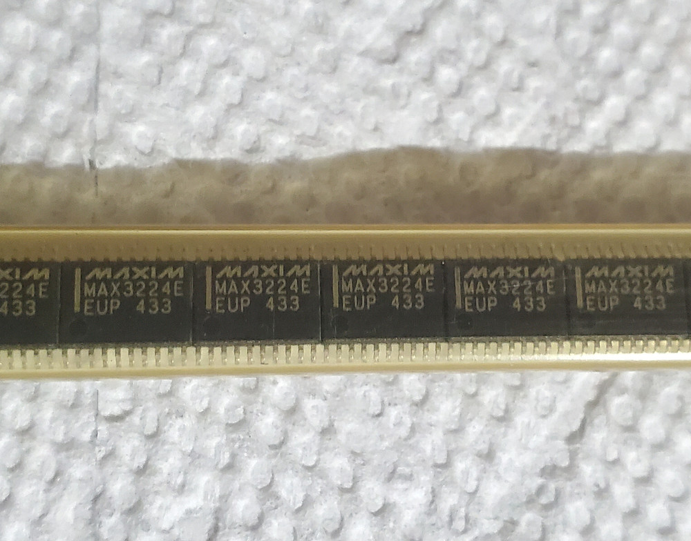 Maxim MAX3224EEUP IC RS-232 Interface Transceiver