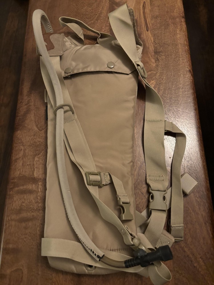 CamelBak Maximum Gear Hydration Pack Desert Camo Cordura Tactical Backpack