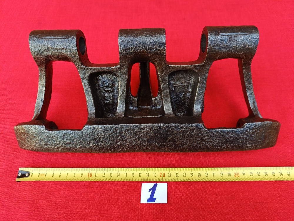 WW2 German  Panzer Tank Pz III / IV  Early version  track link battle damages