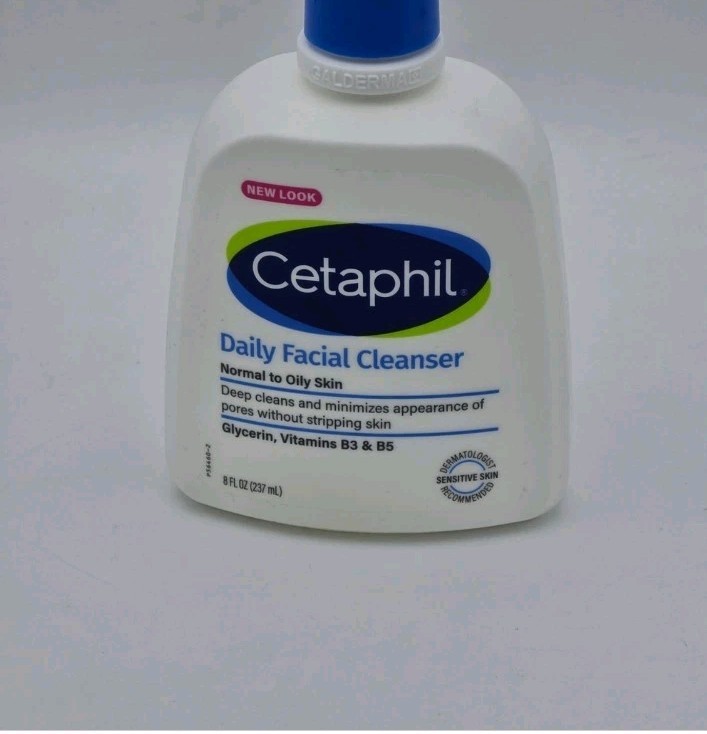 Cetaphil 8 CT Care Essentials Kit