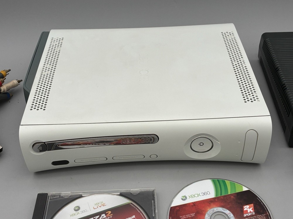 Microsoft Xbox 360 White Console 60GB HDD Console w/HDMI System Bundle - Tested