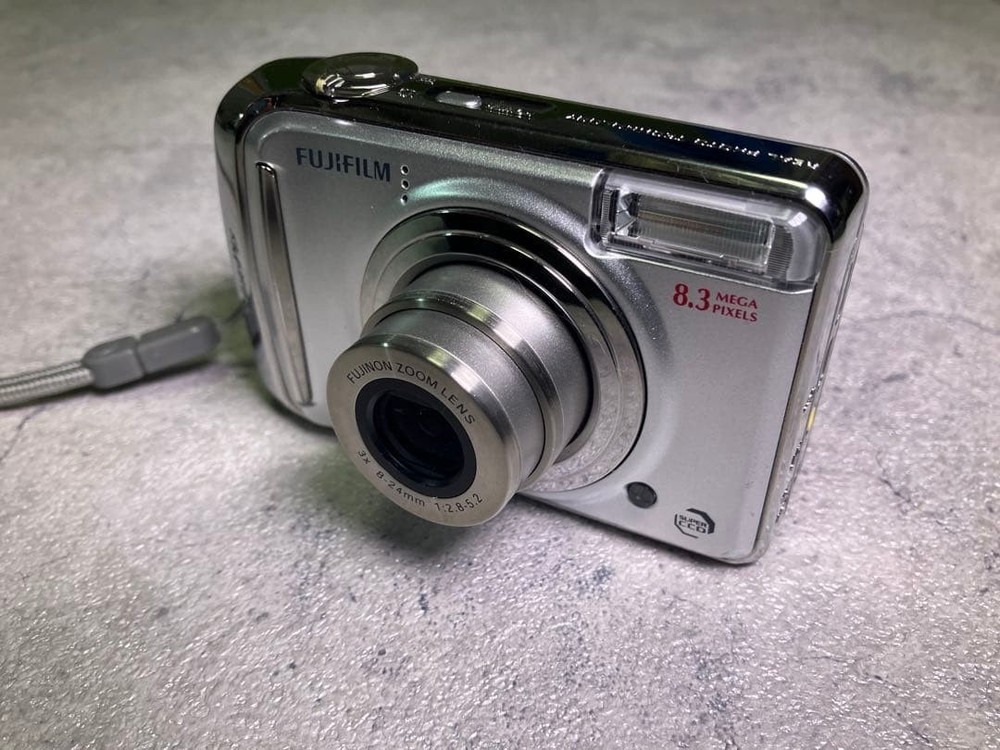 FUJIFILM FINEPIX A800 Compact Digital Camera Tested AA Battery Operated