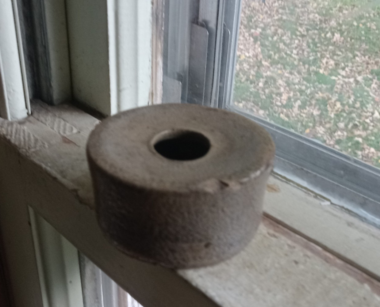 1770s ORIGINAL COLONIAL ERA SALT GLAZE STONEWARE INKWELL FROM NEW ENGLAND