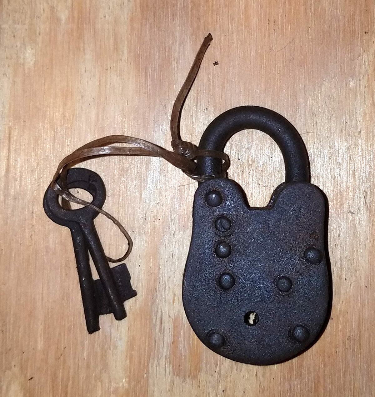 Folsom Prison Cast Iron Working Lock With 2 Keys Rusty Antique Finish