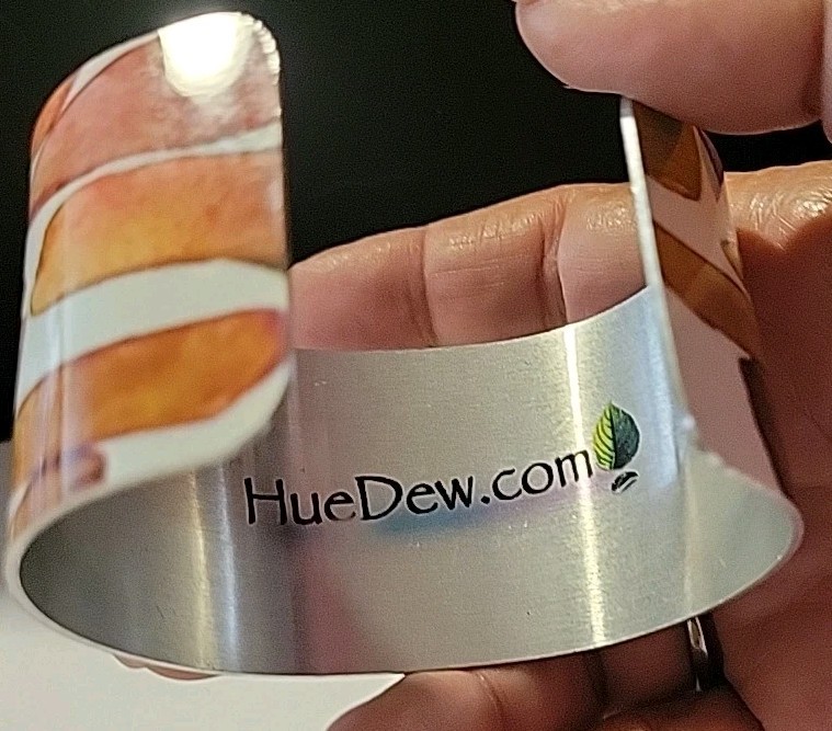 Signed Hue Dew .com Multicolor Silvertone Bracelet 7.5