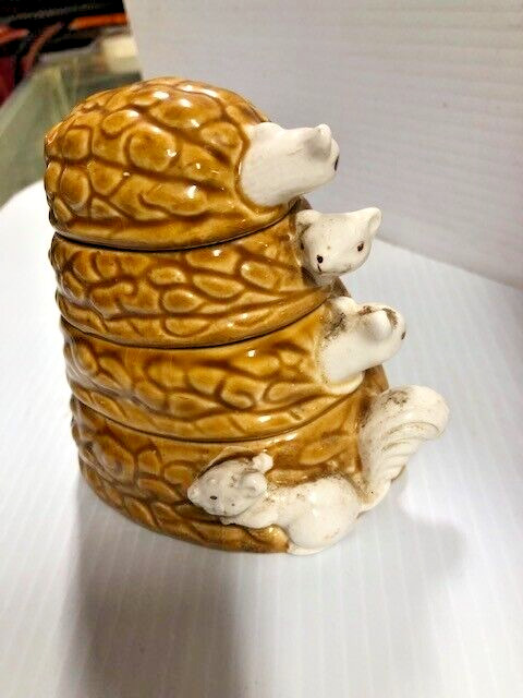 Complete set Vintage Enesco Squirrels with Walnuts Stacking Measuring Cups-B71P