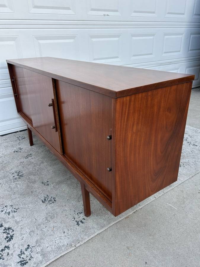 Mid Century Modern Credenza/Sideboard/Buffet