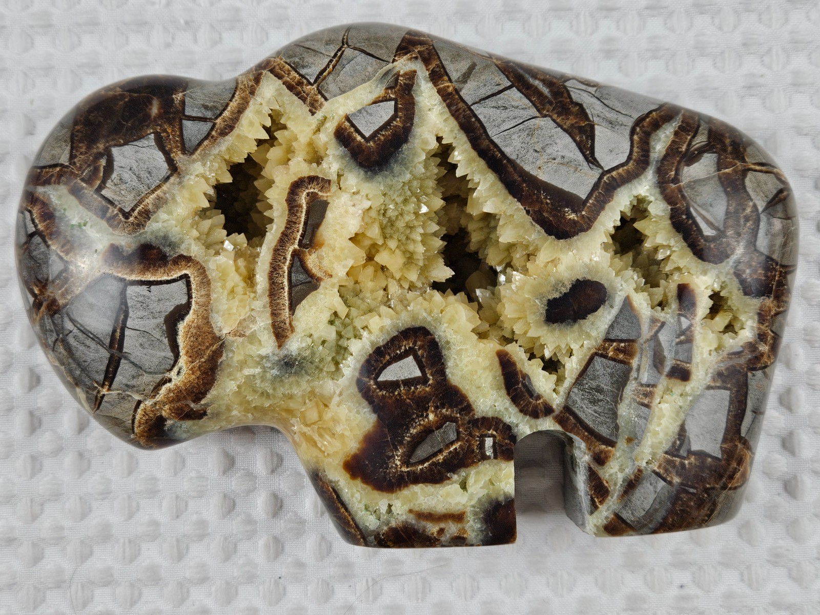 Septarian Nodule Geode Buffalo Bison Carved Natural Stone Crystal Zuni Decor 6"