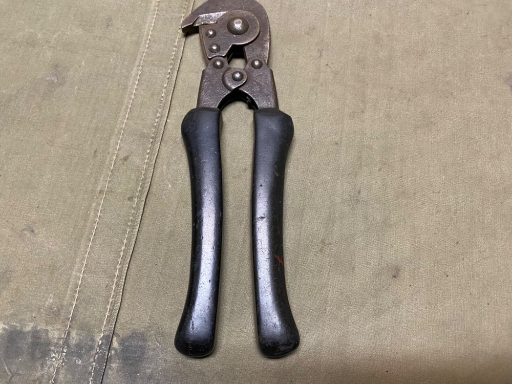 ORIGINAL WWII US ARMY M1938 WIRE CUTTERS-DATED 1944