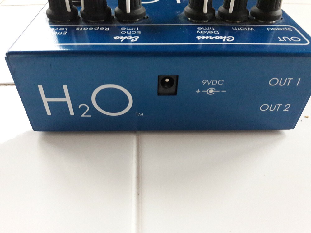 Visual Sound H2O Chorus and Echo / Delay Version 1 Effects Pedal