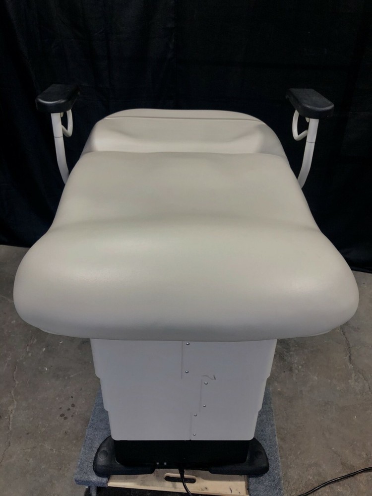Midmark 625 Bariatric Power Exam Table Dual Wireless controls