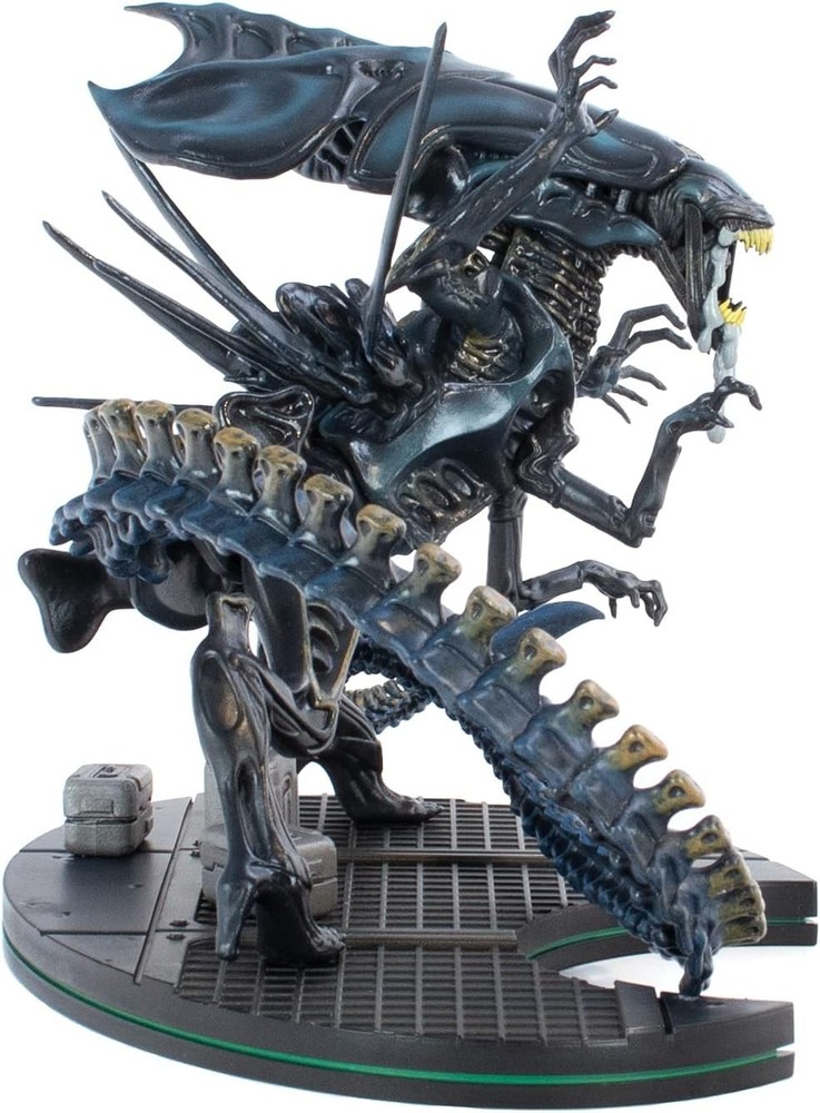 Captivating Alien Queen Q-FIG Max Elite Diorama - Display Connectable Base